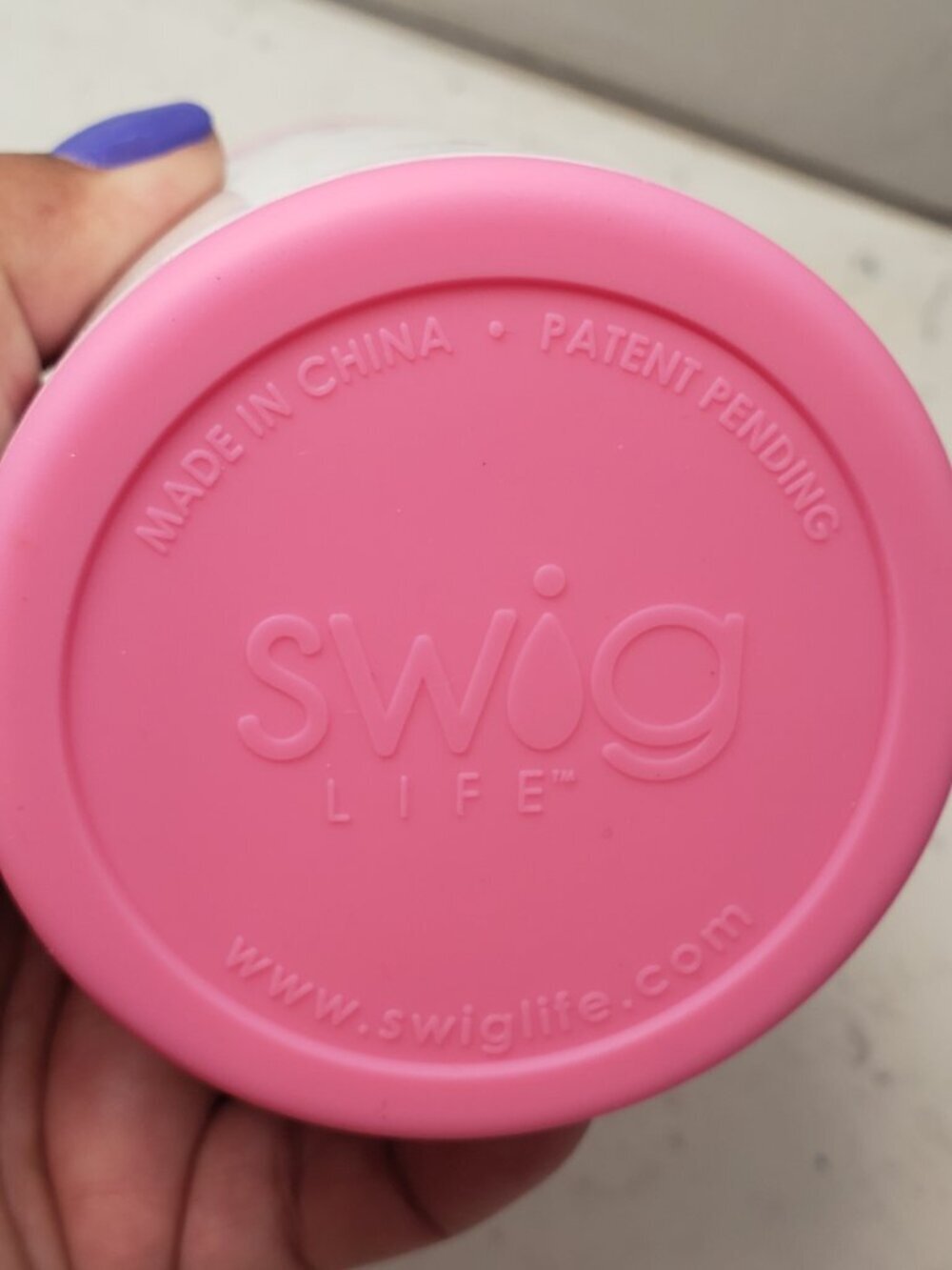 NEW- Swig Life Skinny Can Cooler - Picture 3 of 3